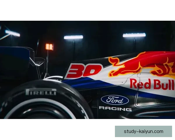 F1赛季最新动态：红牛车队继续主导比赛 车手表现引人关注
