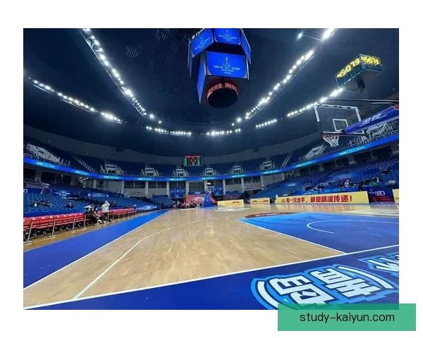 CBA常规赛激战正酣卫冕冠军迎来关键场次争夺榜首位置