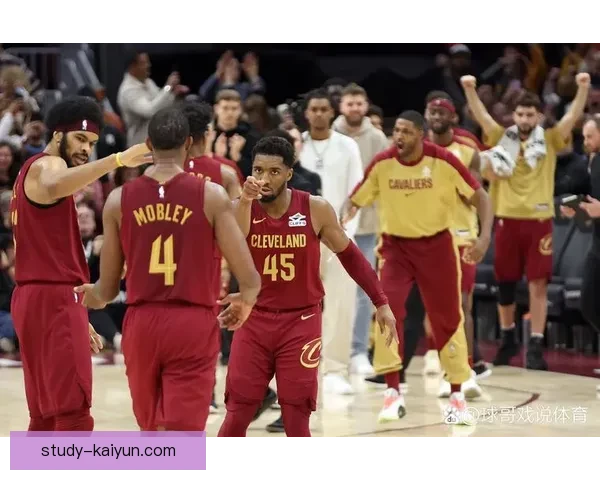 NBA多队激战季后赛席位争夺升级巨星表现引爆全联盟关注 NBA多队激战季后赛席位争夺升级巨星表现引爆全联盟关注