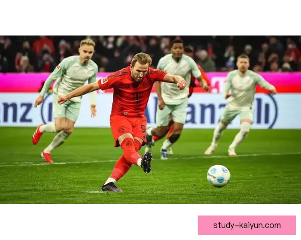 德甲最新动态:多特蒙德迎战拜仁,沙尔克04苦战求生,排名战况焦灼 德甲最新动态:多特蒙德迎战拜仁,沙尔克04苦战求生,排名战况焦灼