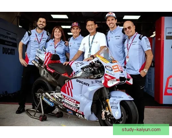 新赛季MotoGP激烈对决揭幕 各车队全力冲刺积分榜 新赛季MotoGP激烈对决揭幕 各车队全力冲刺积分榜