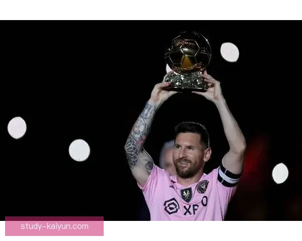 梅西加盟迈阿密国际后首次亮相引爆全场 热烈掌声和期待让他倍感压力