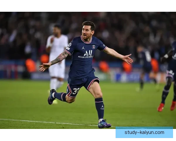 梅西关键进球助巴黎逆转曼城迎来赛季首场欧冠胜利