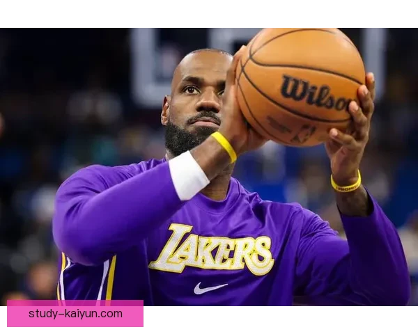 湖人新赛季目标明确，詹姆斯领衔打造冠军阵容迎接挑战