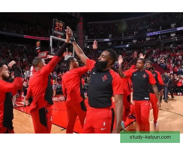 爵士队新赛季阵容调整持续发力 球迷期待年轻球员突破表现