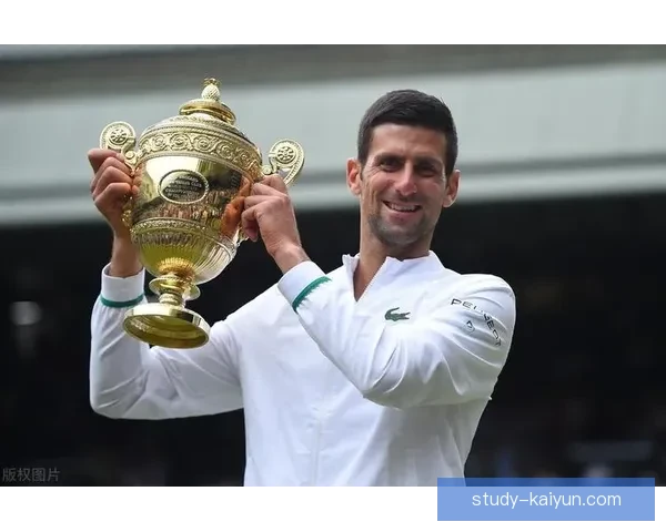 网球大师赛再度上演激战 纳达尔与德约科维奇争夺冠军荣耀