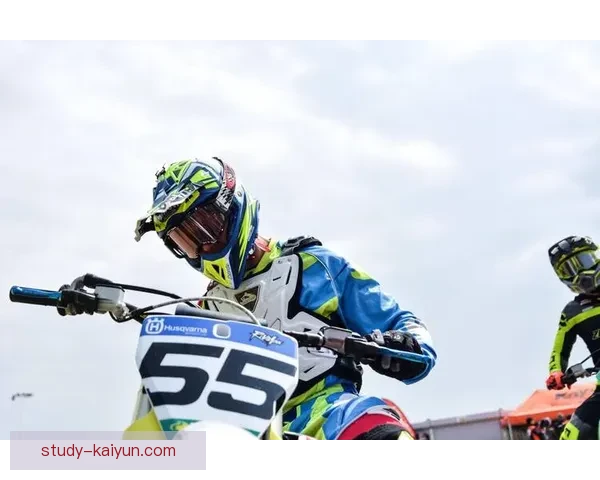 摩托车大奖赛最新动态：赛季战况激烈 热门车手表现抢眼