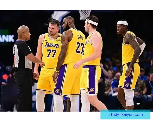 湖人三连胜背后，詹姆斯状态火热，浓眉展现统治力，球队重回争冠行列